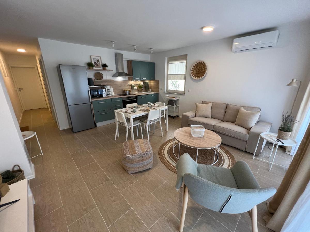 Sunset Huus Apartment Starigrad Paklenica Exterior photo